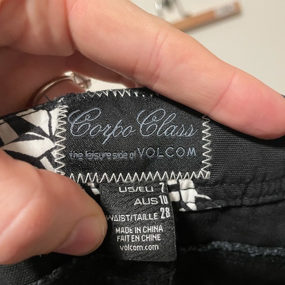 Volcom black lived in cuffed pants Size 7 NWT - Picture 7 of 9